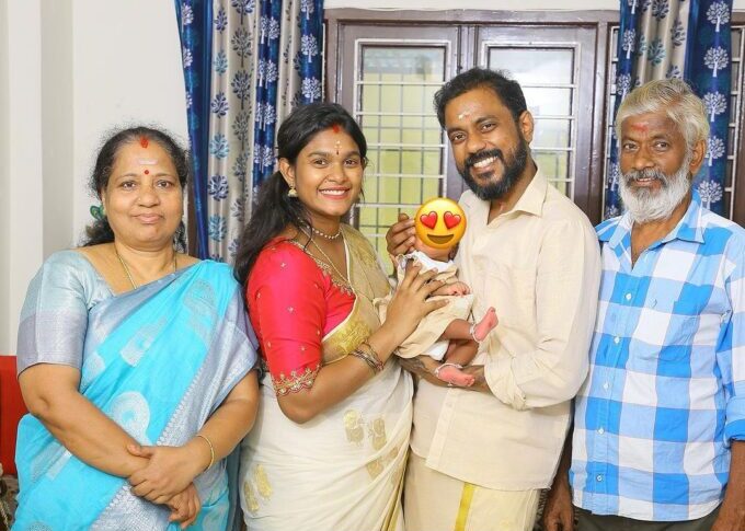 பெயர் சூட்டு விழா நடத்தி மகனுக்கு அழகிய தமிழ் பெயர் வைத்த நக்ஷத்திரா.! புகைப்படங்கள் இதோ 13