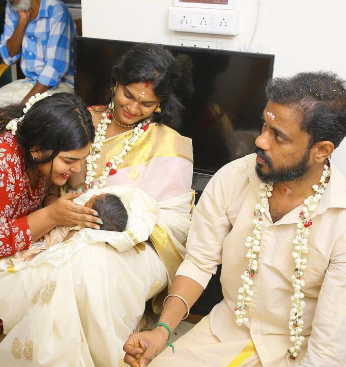 பெயர் சூட்டு விழா நடத்தி மகனுக்கு அழகிய தமிழ் பெயர் வைத்த நக்ஷத்திரா.! புகைப்படங்கள் இதோ 11