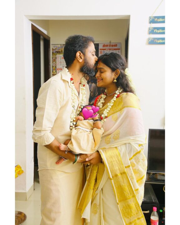 பெயர் சூட்டு விழா நடத்தி மகனுக்கு அழகிய தமிழ் பெயர் வைத்த நக்ஷத்திரா.! புகைப்படங்கள் இதோ 7