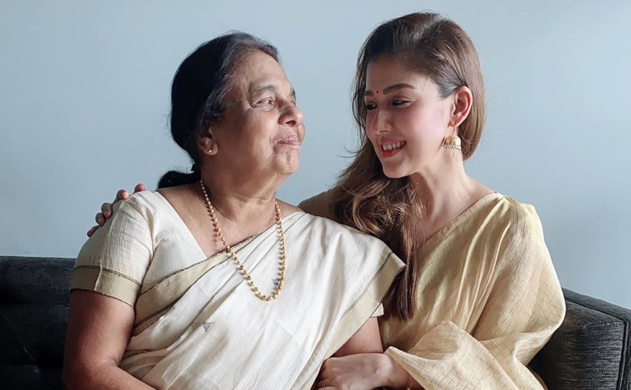 "நீதான் என்னோட பலம் அம்மா" அம்மாவின் பிறந்தநாளுக்கு வாழ்த்திய நயன்தாரா.! 9