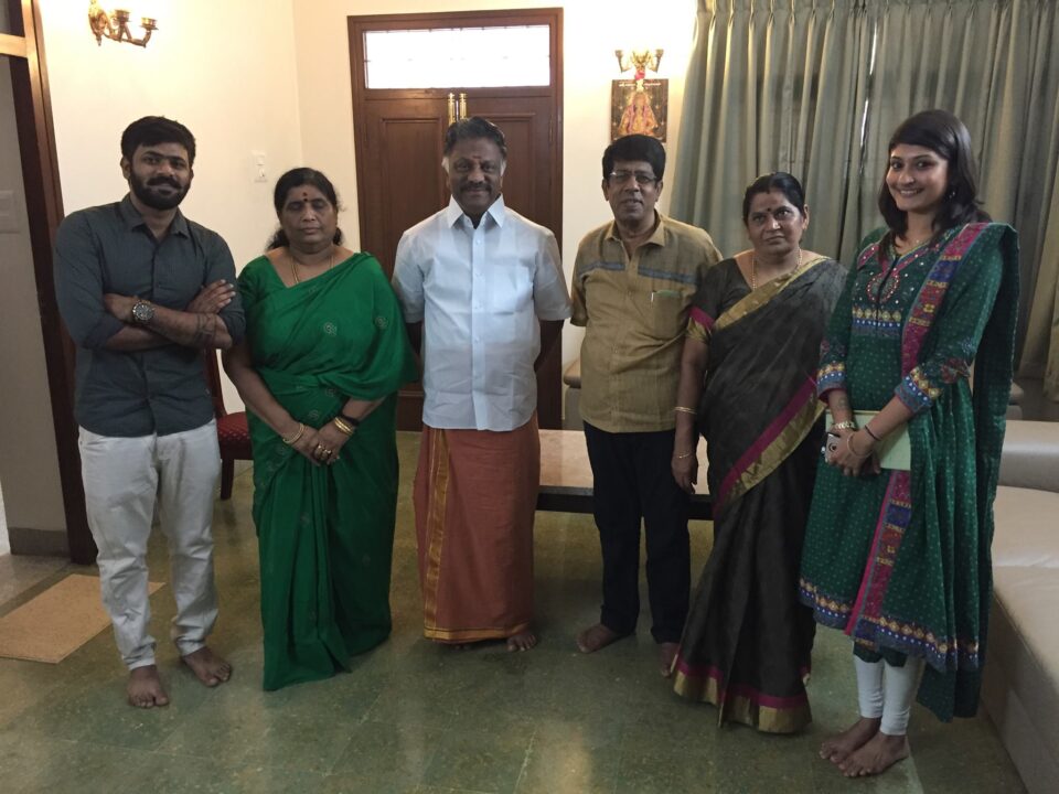 இதுவரை பலரும் பார்த்திடாத இயக்குனர் ஆர். சுந்தர்ராஜனின் குடும்ப புகைப்படங்கள்.! 17