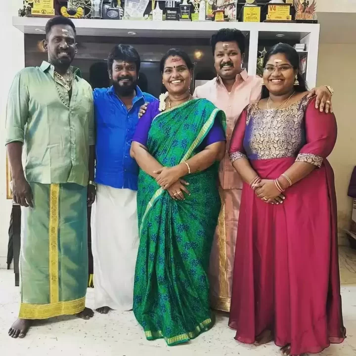 கமல் காலில் விழுந்து ஆசிர்வாதம் வாங்கிய ரோபோ ஷங்கர்.! பிக்பாஸ் செல்லும் இந்திரஜா.? 3