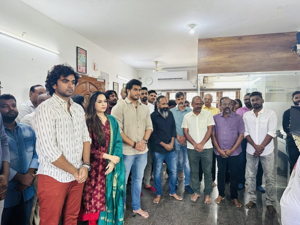 ரஜினி இளைய மகள் சௌந்தர்யா தயாரிக்கும் புது வெப் சீரிஸ் "கேங்ஸ்" பூஜையுடன் தொடக்கம்.! 3