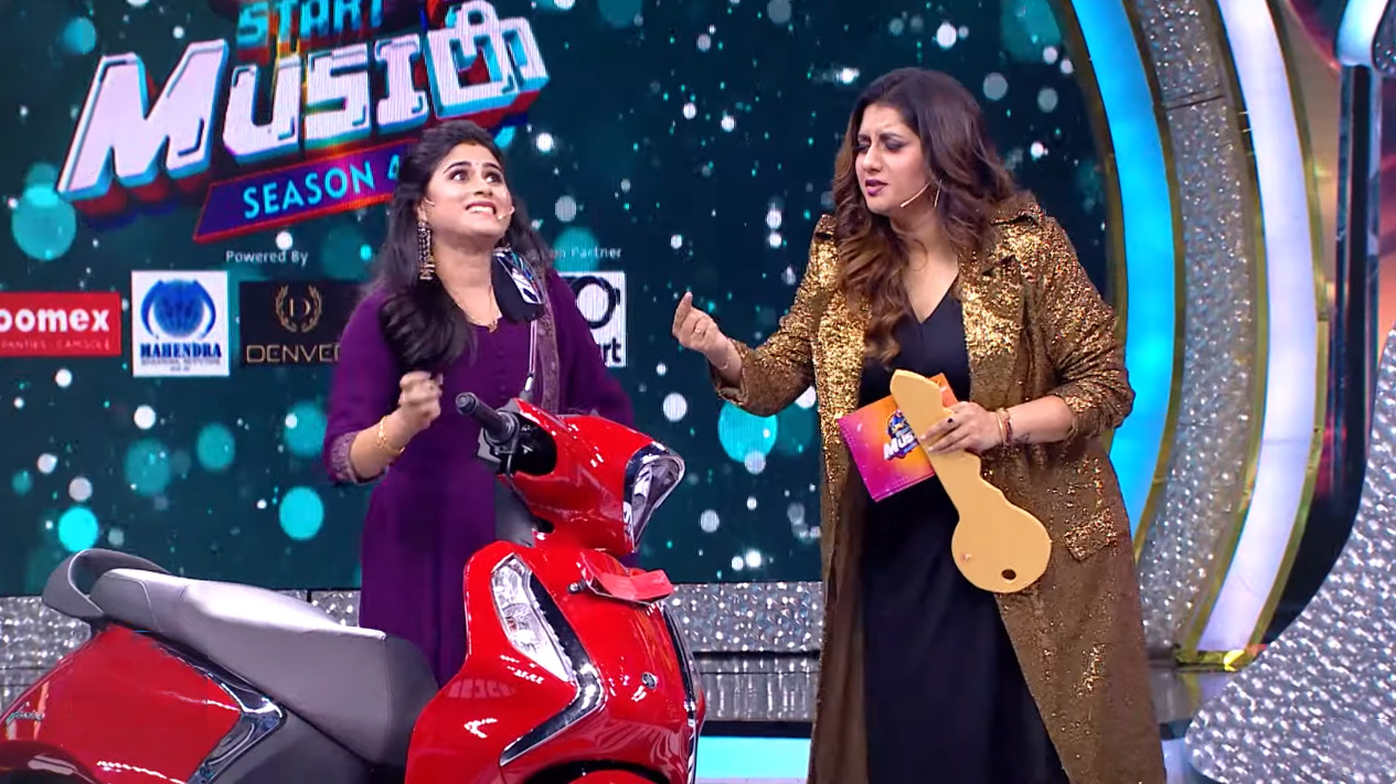 ஸ்டார்ட் மியூசிக் வரலாற்றில் முதல் முறை.! பைக்கை தட்டி தூக்கிய பாக்கியலட்சுமி நடிகை ரித்திகா.! 3