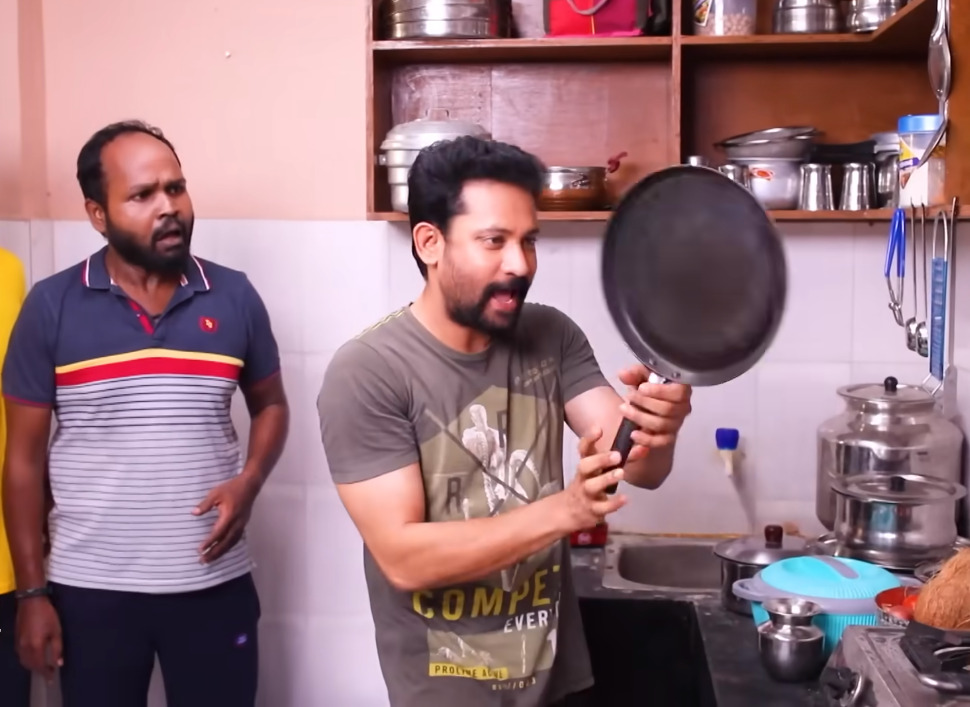 சரஸ்வதியை உள்ளங்கையில் வைத்து தாங்கும் தமிழ்.! செம்ம சந்தோஷத்தில் இருக்கும் கோதை.! 3
