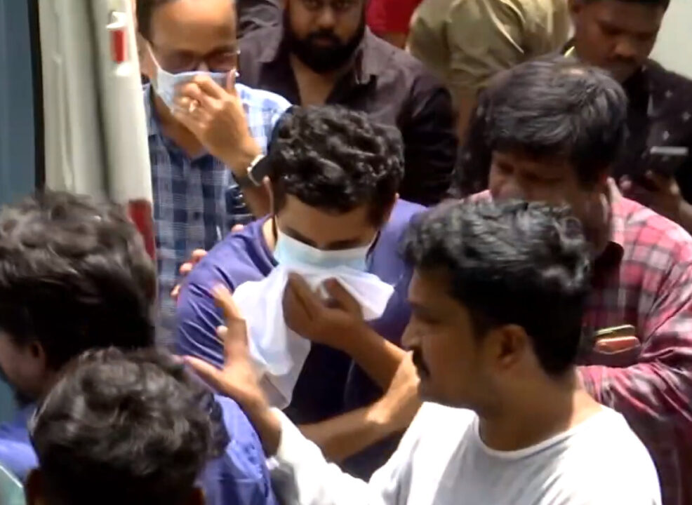மகளின் உடலைப் பார்த்து கதறி அழுத விஜய் ஆண்டனி.! கலங்க வைக்கும் வீடியோ.! 5