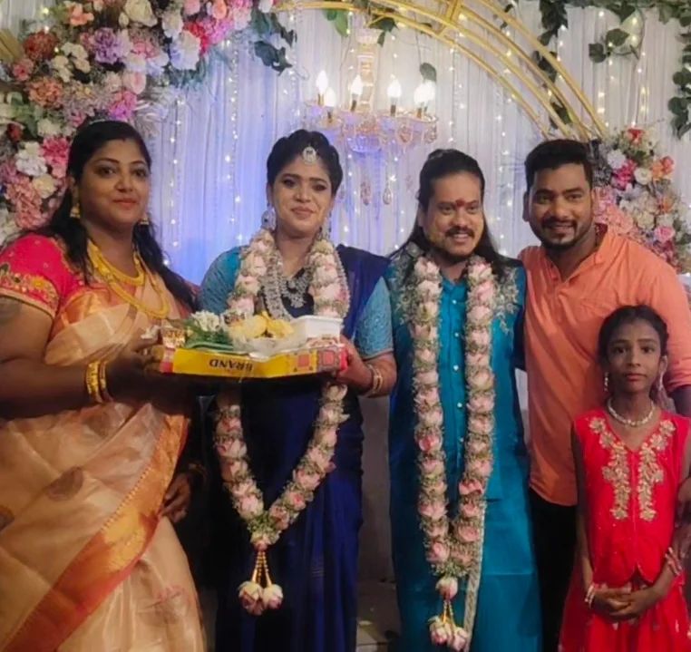 விஜய் டிவி புகழ் மனைவிக்கு நடந்த பிரம்மாண்ட வளைகாப்பு.! நேரில் வாழ்த்திய பிரபலங்கள்.! 13