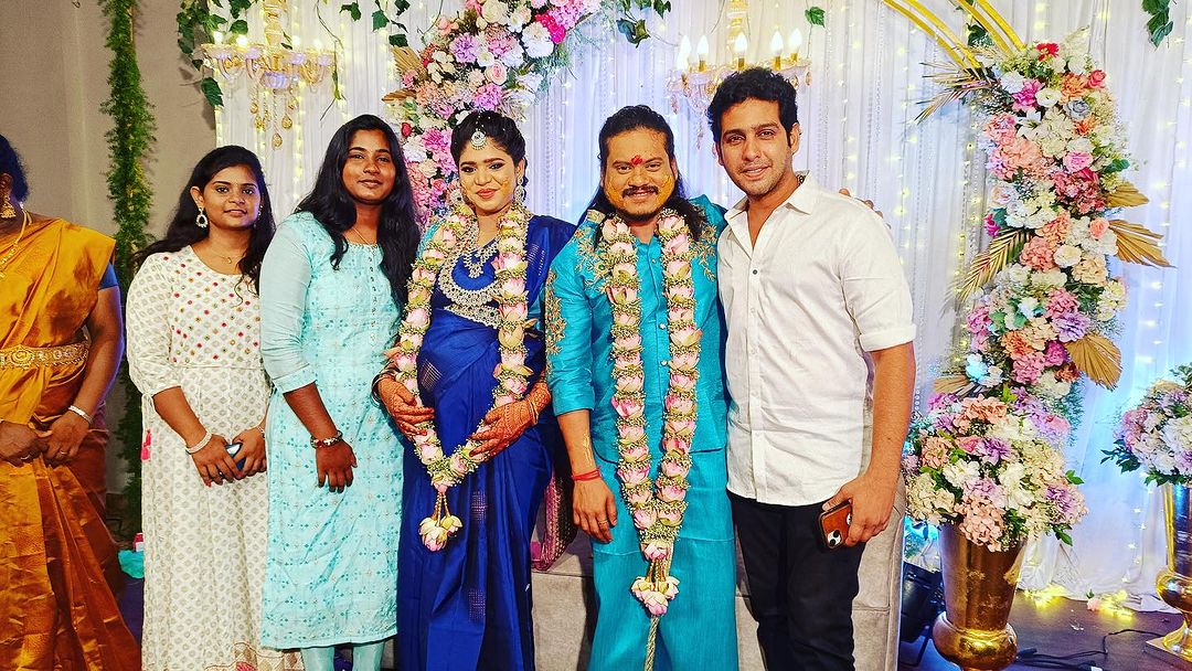 விஜய் டிவி புகழ் மனைவிக்கு நடந்த பிரம்மாண்ட வளைகாப்பு.! நேரில் வாழ்த்திய பிரபலங்கள்.! 11