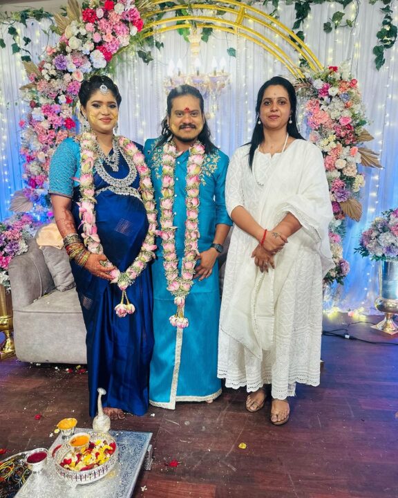 விஜய் டிவி புகழ் மனைவிக்கு நடந்த பிரம்மாண்ட வளைகாப்பு.! நேரில் வாழ்த்திய பிரபலங்கள்.! 9