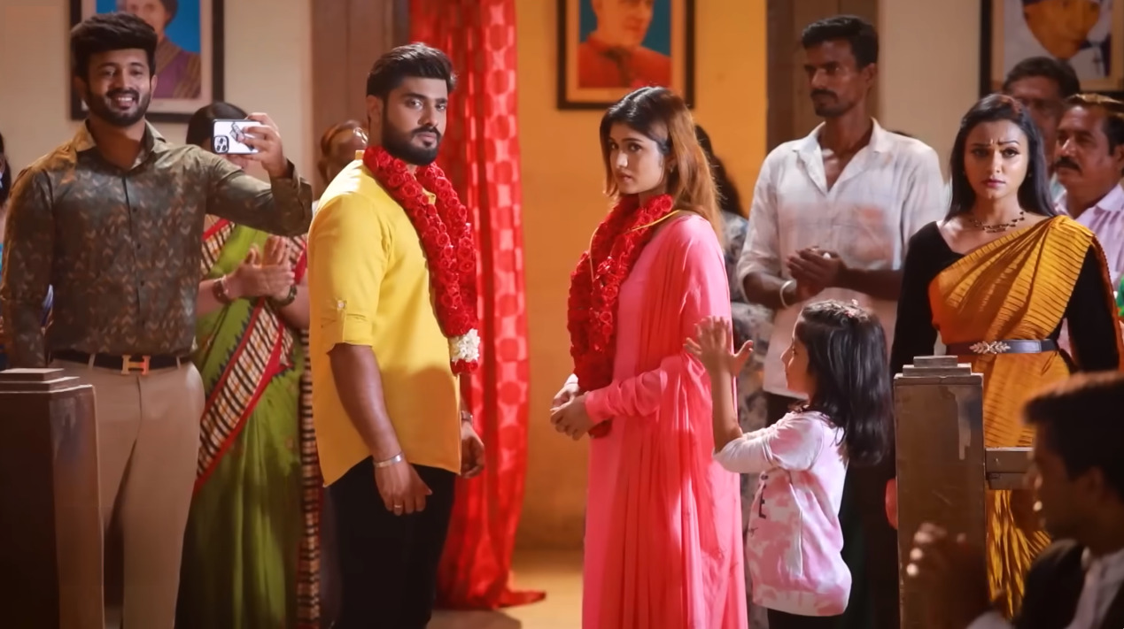 நீதிபதி முன்னிலையிலேயே வேதா கழுத்தில் தாலி கட்டிய விக்ரம்.! போடு தரமான ப்ரோமோ.! 3
