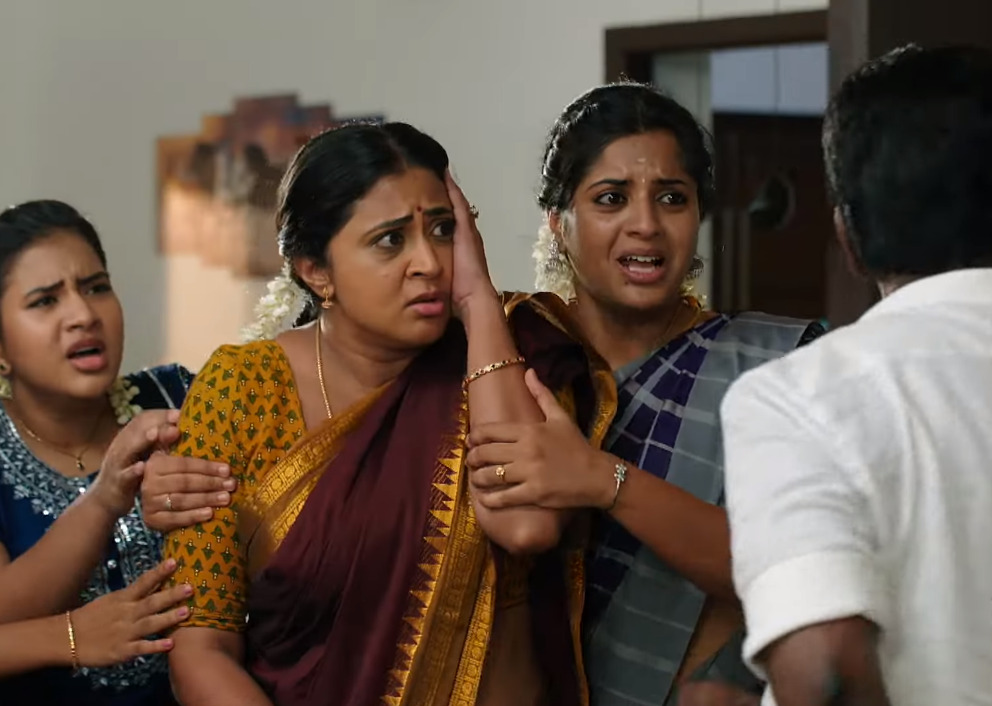 "ஒரு ஆம்பளைய எப்படி கைநீட்டி அடிப்ப?" ஈஸ்வரி கன்னத்தில் ஓங்கி ஒரு அறை விட்ட ஆதி குணசேகரன்.! 3