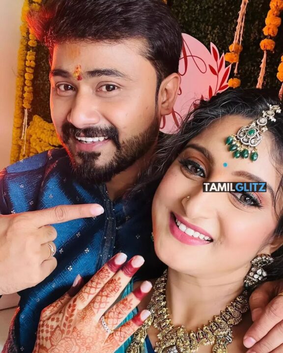 சன் டிவி 'திருமகள்' சீரியல் நடிகையுடன் நிச்சயம் செய்த 'சுந்தரி' சீரியல் நடிகர்.! ஆல்பம் இதோ.! 13