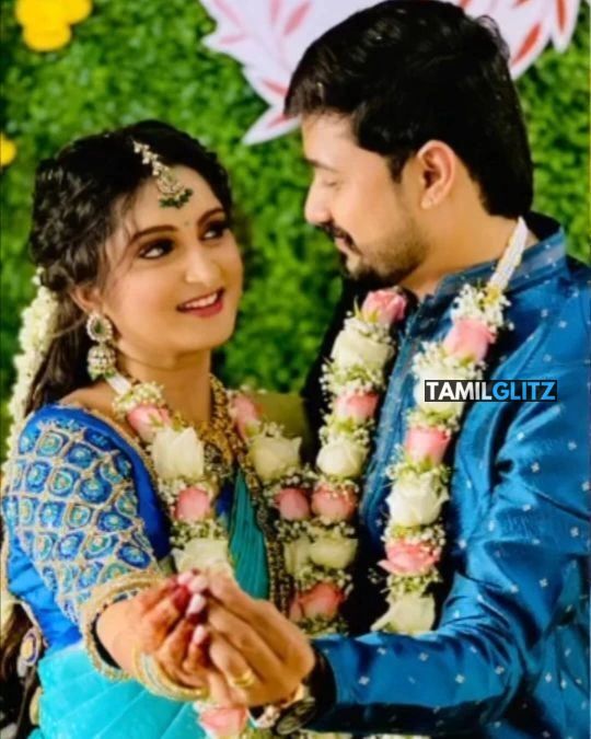 சன் டிவி 'திருமகள்' சீரியல் நடிகையுடன் நிச்சயம் செய்த 'சுந்தரி' சீரியல் நடிகர்.! ஆல்பம் இதோ.! 11
