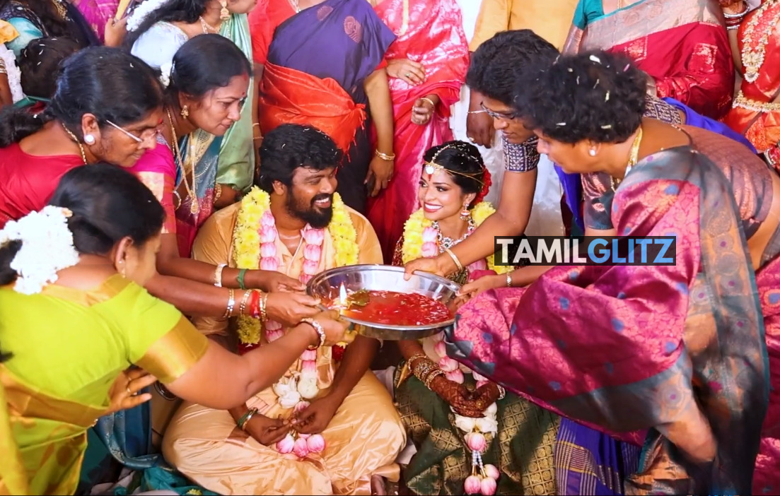 காதலியை கரம் பிடித்தார் 'வானத்தைப் போல' சீரியல் நடிகர் அஸ்வின் கார்த்திக்.! திருமண ஆல்பம் இதோ.! 5