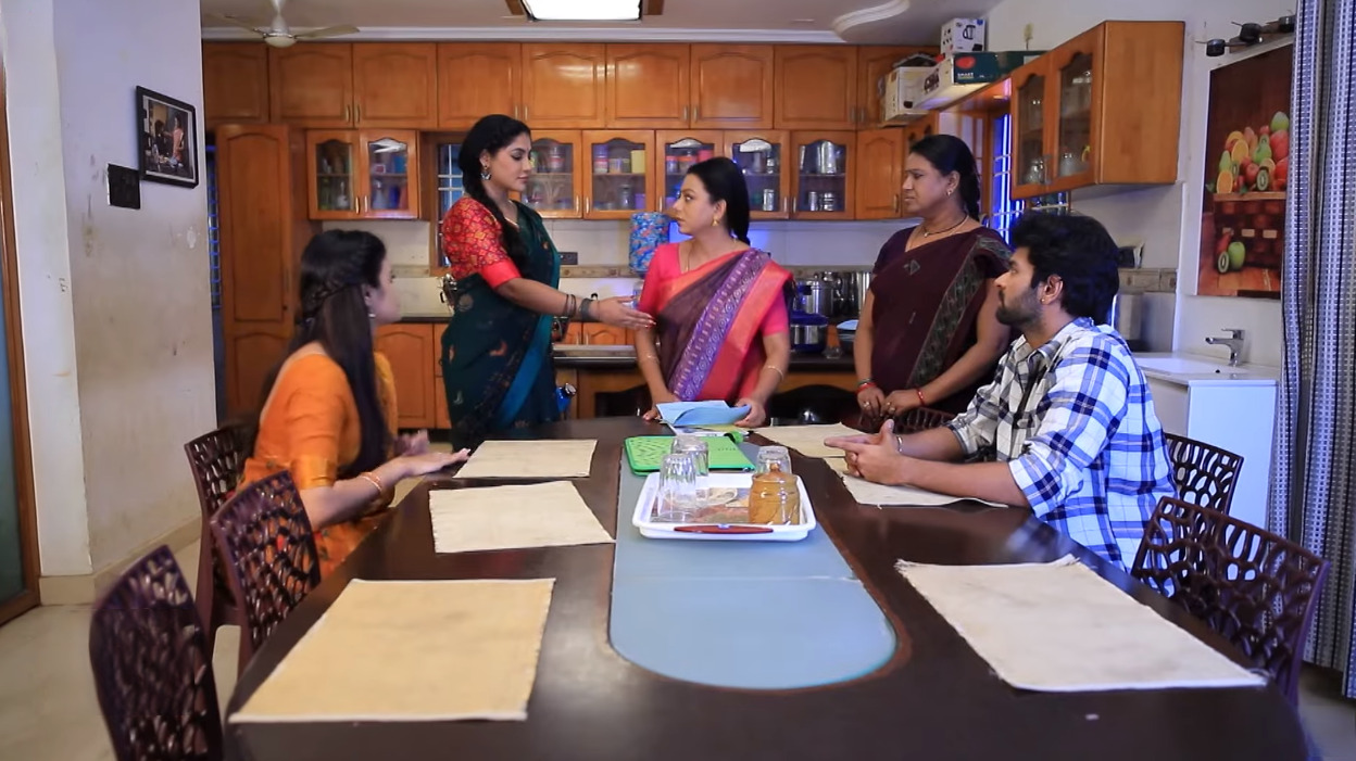 மீண்டும் இணைந்த மனங்கள்.! பாக்யாவை அழ வைத்த ராதிகா.! நெகிழ்ச்சியான ப்ரோமோ இதோ.! 3