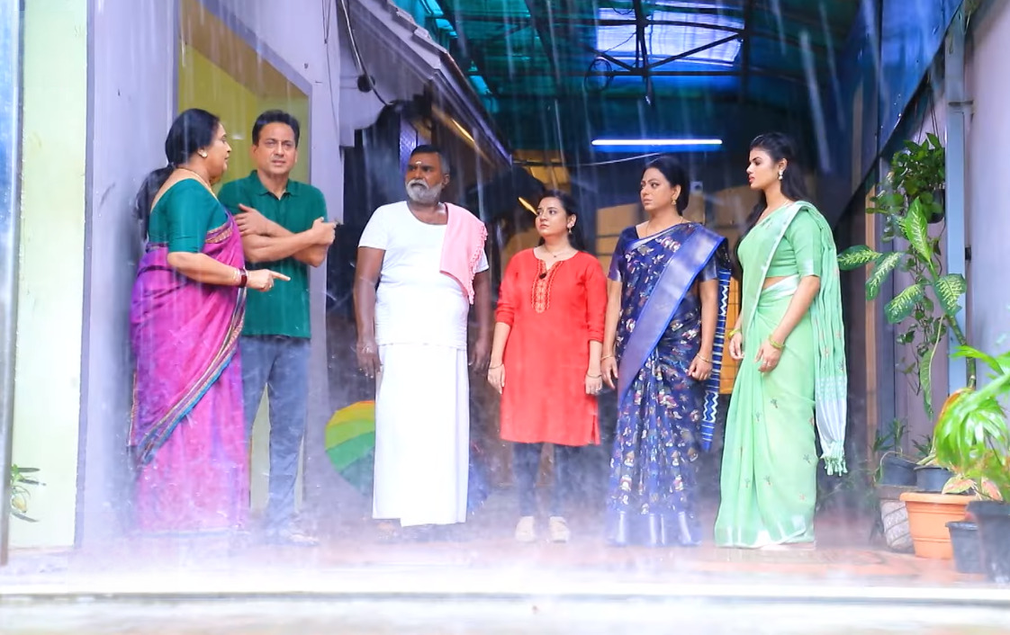 மழை காரணமாக நின்று போன பொருட்காட்சி.! பாக்யா தலையில் விழுந்த அடுத்த பேரிடி.! ப்ரோமோ இதோ.! 3