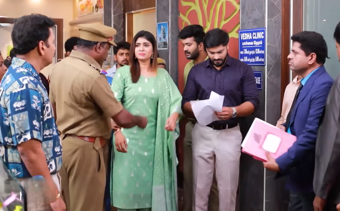 வேதாவை கைது செய்து தரதரவென இழுத்துச் சென்ற போலீஸ்.! பரிதவிக்கும் விக்ரம்.! மோதலும் காதலும் ப்ரோமோ 3