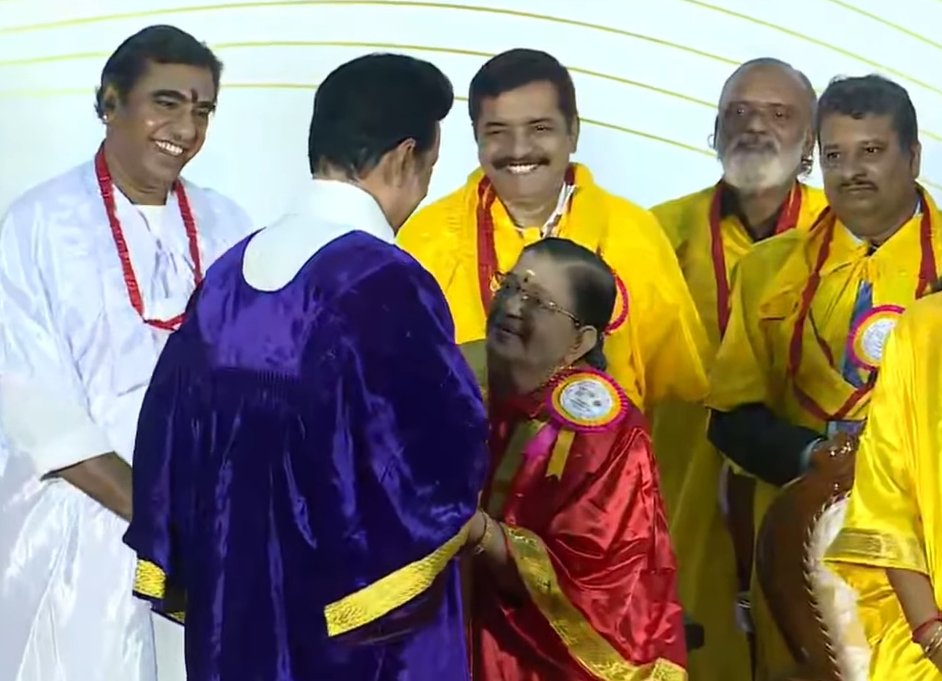 முதலமைச்சர் கைகளை பிடித்து கொண்டே நாற்காலியில் சரிந்த பி சுசீலா.! பதறிய முதல்வர் ஸ்டாலின் 3