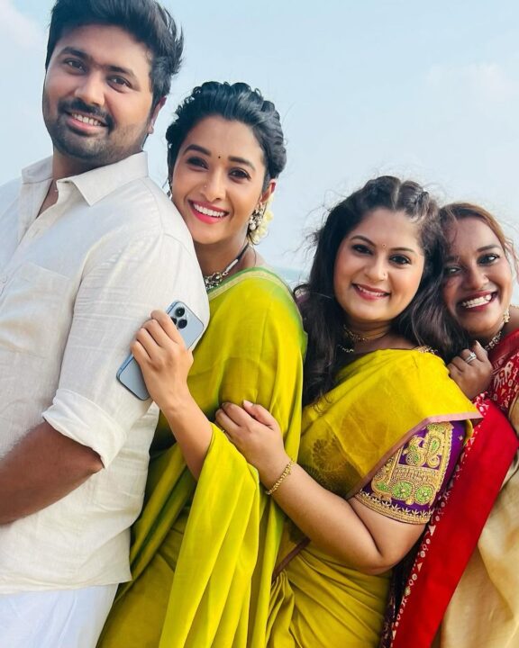 காதலனை பிறந்துவிட்டதாக பரவிய வதந்தி.! ஜோடியாக வந்து முற்றுப்புள்ளி வைத்த பிரியா பவானி ஷங்கர்.! 5