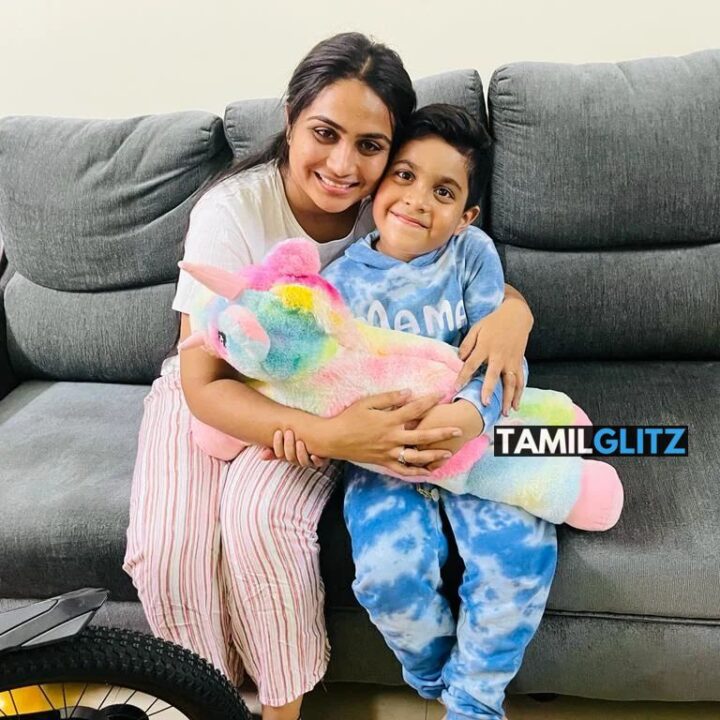 'சிறகடிக்க சீரியல்' ரோஹிணிக்கு இவளோ பெரிய பையன் இருக்காரா? வெளியான புகைப்படங்கள்.! 13