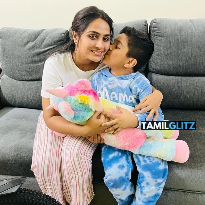 'சிறகடிக்க சீரியல்' ரோஹிணிக்கு இவளோ பெரிய பையன் இருக்காரா? வெளியான புகைப்படங்கள்.! 15