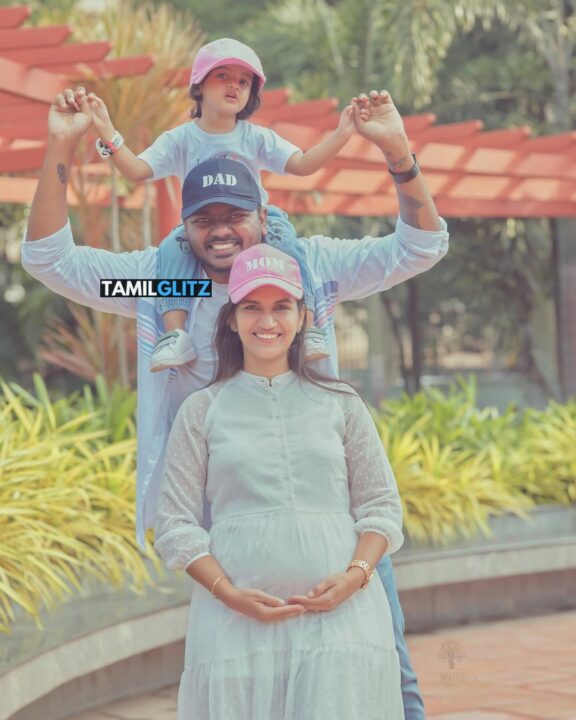 "நிறைமாத நிலவே வா வா" மீண்டும் தாய்மை அடைந்த சின்னத்திரை நடிகை ஸ்ரீதேவி அசோக்.! 3