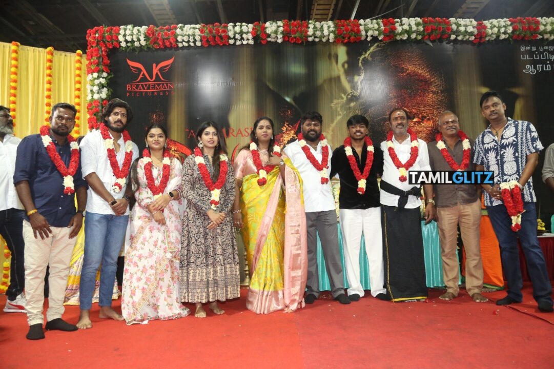 கதாநாயகனான அறிமுகம் ஆகும் விஜய் சேதுபதி மகன் சூர்யா.! பூஜையுடன் தொடங்கிய புது படம்.! 11