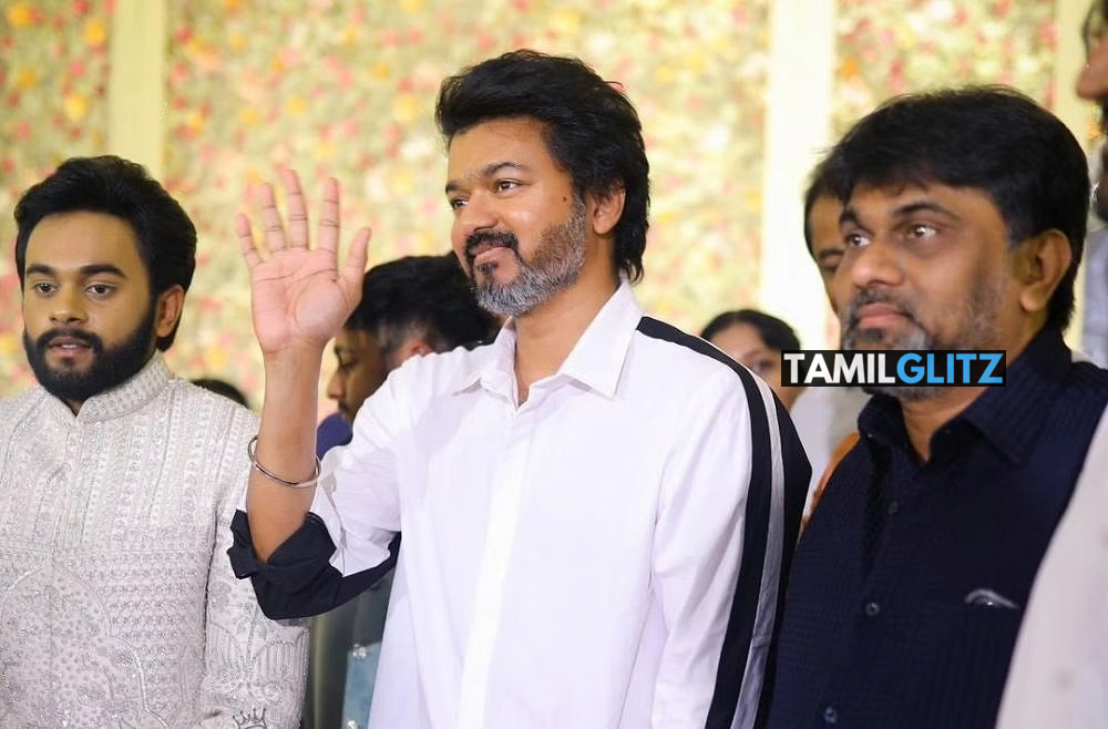 'லியோ' தயாரிப்பாளர் மகன் திருமணம்.! வெள்ளை நிற உடையில் மாஸ் என்ட்ரி கொடுத்த தளபதி.! 5