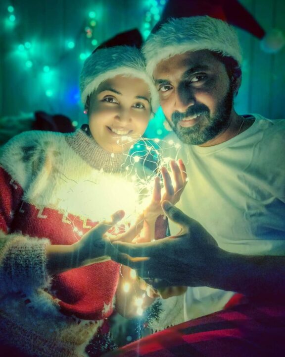 முதல் முறையாக தனது இரட்டை குழந்தைகளின் முகத்தை காட்டிய நடிகர் பிரஜின்.! அழகிய புகைப்படங்கள்.! 19
