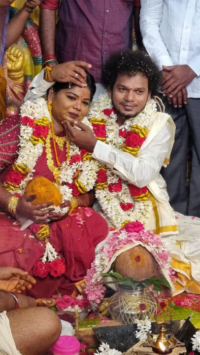 சத்தமில்லாமல் காதலியுடன் திருமணத்தை முடித்த சன் டிவி சீரியல் நடிகர்.! நேரில் வாழ்த்திய பிரபலங்கள்.! 11