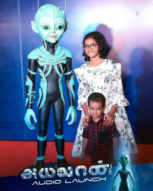 பிரம்மாண்டமாக நடந்து வரும் 'அயலான்' இசை வெளியீட்டு விழா.! வந்து குவிந்த பிரபலங்கள்..! 15