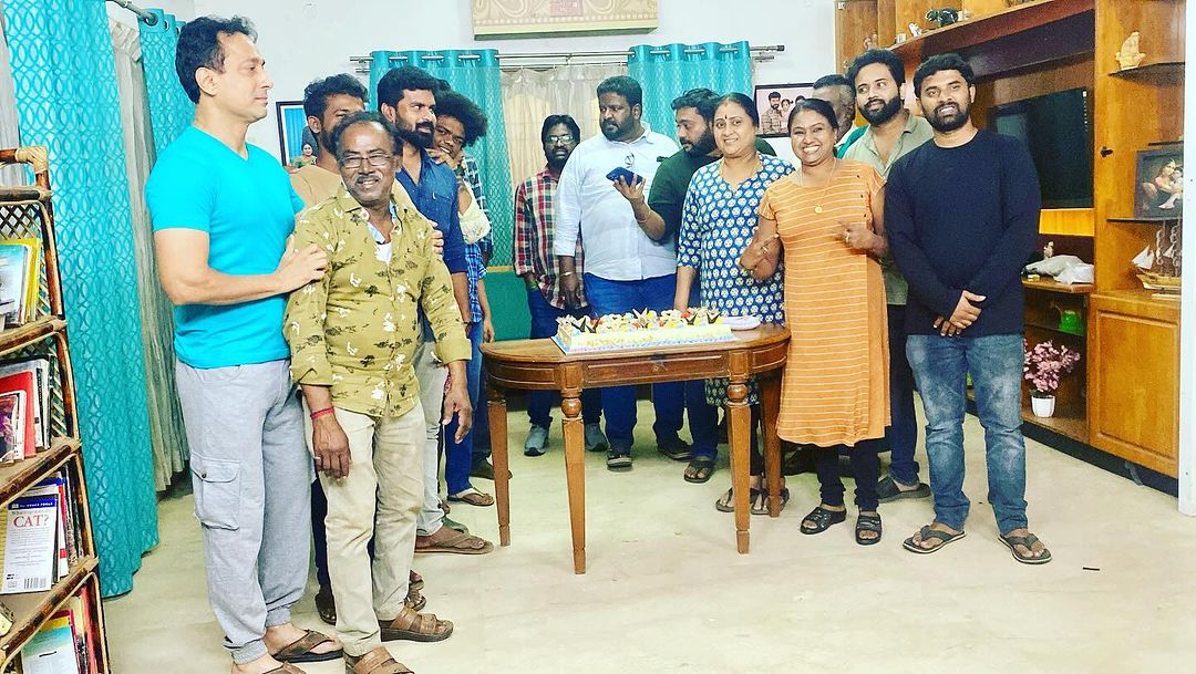 1000 எபிசோடுகளை நிறைவு செய்த 'பாக்கியலட்சுமி' சீரியல்.! கேக் வெட்டி கொண்டாடிய குழுவினர்.! 11
