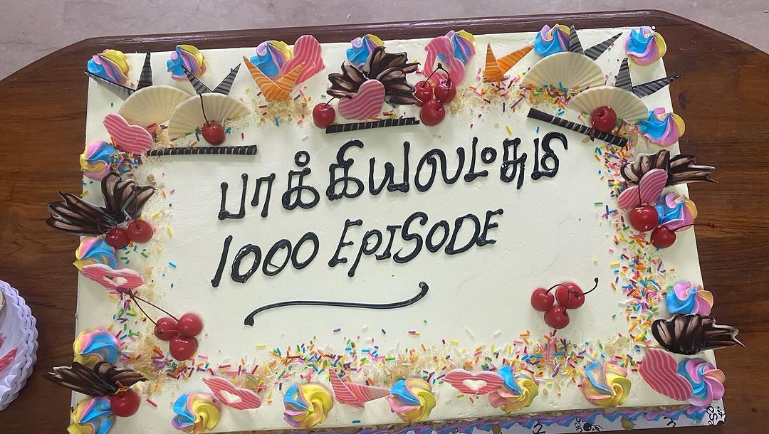 1000 எபிசோடுகளை நிறைவு செய்த 'பாக்கியலட்சுமி' சீரியல்.! கேக் வெட்டி கொண்டாடிய குழுவினர்.! 15