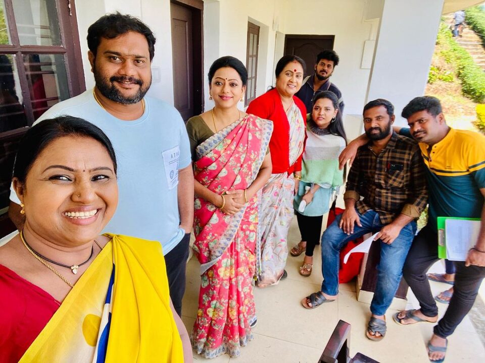 1000 எபிசோடை நிறைவு செய்த 'பாக்கியலட்சுமி' தொடர்..! சீரியல் குழுவினர் வெளியிட்ட ஸ்பெஷல் ப்ரோமோ 9