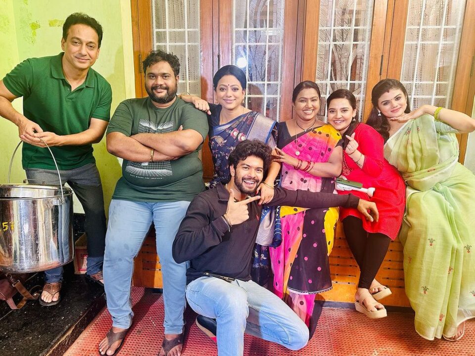 1000 எபிசோடை நிறைவு செய்த 'பாக்கியலட்சுமி' தொடர்..! சீரியல் குழுவினர் வெளியிட்ட ஸ்பெஷல் ப்ரோமோ 5