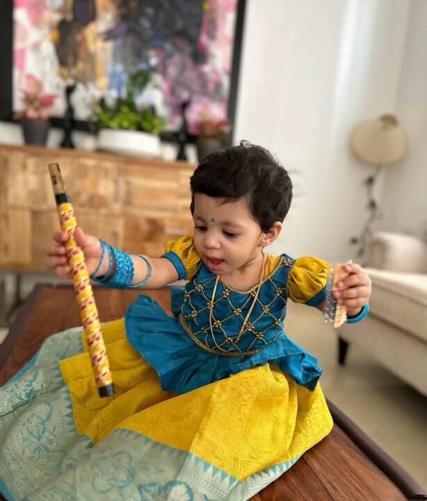 சின்மயின் இரட்டை குழந்தைகளை பார்த்து இருக்கீங்களா.? அதுக்குள்ள நல்லா வளந்துட்டாங்களே.! 13