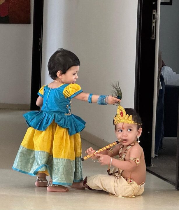 சின்மயின் இரட்டை குழந்தைகளை பார்த்து இருக்கீங்களா.? அதுக்குள்ள நல்லா வளந்துட்டாங்களே.! 17