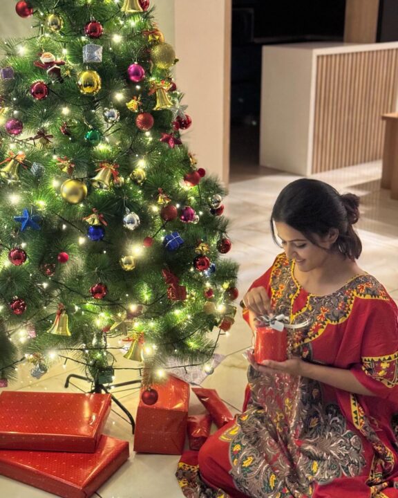 கிறிஸ்துமஸை கொண்டாடி தீர்த்த தமிழ் திரைப் பிரபலங்கள்.! வெளியான அழகிய புகைப்படங்கள் இதோ.! 17