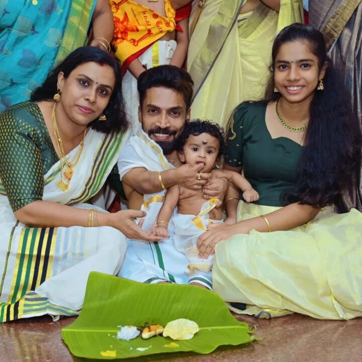 17 ஆண்டுகளுக்கு பிறந்த மகள்..! மகளுக்கு பெயர் சூட்டு விழா நடத்திய நடிகர் பக்ரு.! 3