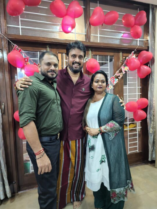 காதலுடன் கடந்த 18 வருடங்கள்.! 19வது திருமண நாளை குடும்பத்துடன் கொண்டாடிய கலா மாஸ்டர்.! 5