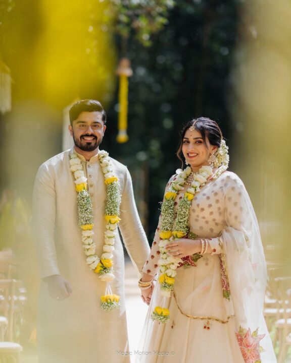 நடிகர் ஜெயராம் வீட்டில் களை கட்டும் திருமண கொண்டாட்டங்கள்.! கோலாகலமாக நடந்த மகளின் நிச்சயதார்த்தம்.! 19