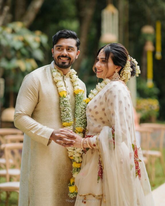 நடிகர் ஜெயராம் வீட்டில் களை கட்டும் திருமண கொண்டாட்டங்கள்.! கோலாகலமாக நடந்த மகளின் நிச்சயதார்த்தம்.! 17