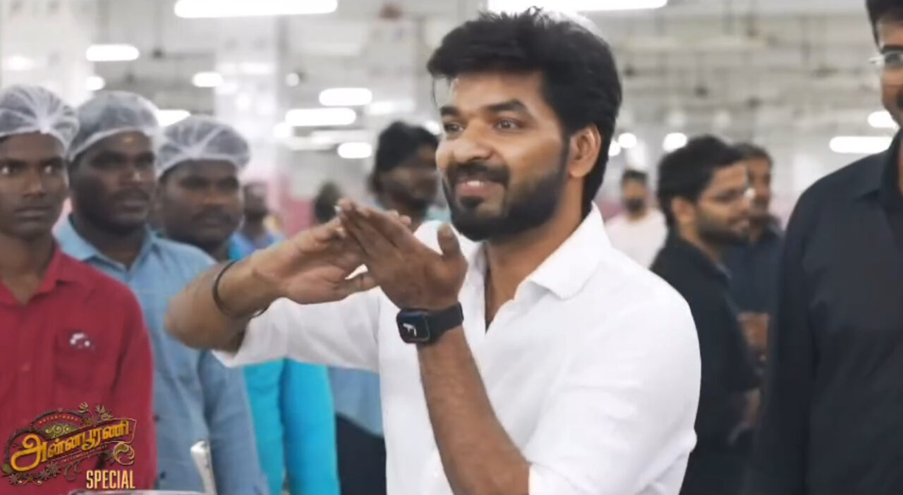 ரசிகர்களுக்கு தன் கையால் பிரியாணி பரிமாறிய லேடி சூப்பர் ஸ்டார்.! வைரலாகும் வீடியோ இதோ.! 5