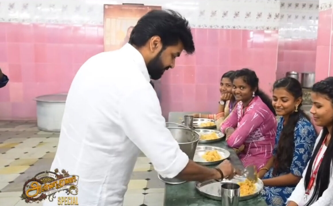 ரசிகர்களுக்கு தன் கையால் பிரியாணி பரிமாறிய லேடி சூப்பர் ஸ்டார்.! வைரலாகும் வீடியோ இதோ.! 7