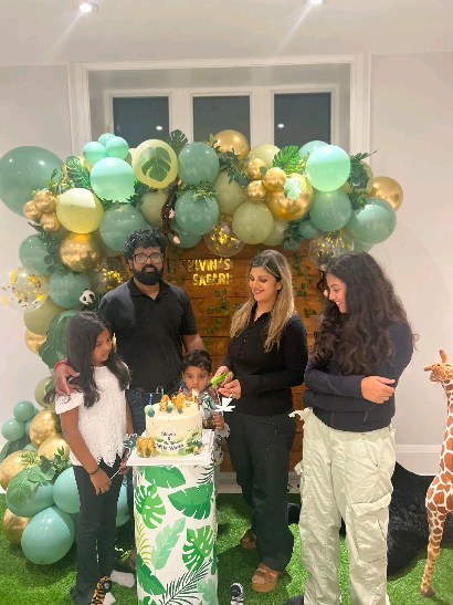 ரம்பா மகனின் பிறந்தநாள் கொண்டாட்டம்.! கேக் வெட்டி கொண்டாடிய ரம்பா.! இதோ வீடியோ.! 5