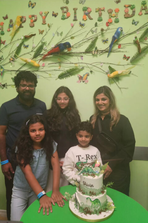 ரம்பா மகனின் பிறந்தநாள் கொண்டாட்டம்.! கேக் வெட்டி கொண்டாடிய ரம்பா.! இதோ வீடியோ.! 9