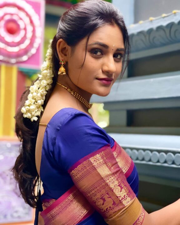 ‘தமிழும் சரஸ்வதியும்’ சீரியல் வில்லிக்கு கிடைத்த ஜாக்பாட்.! புது சீரியலில் ஹீரோயின் ஆன நடிகை.! 3