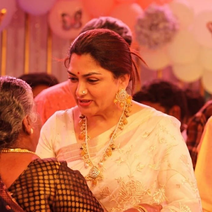 யோகிபாபு மகளின் முதல் பிறந்தநாள் கொண்டாட்டம்.! வந்து குவிந்த வெள்ளித்திரை பிரபலங்கள்.! 13