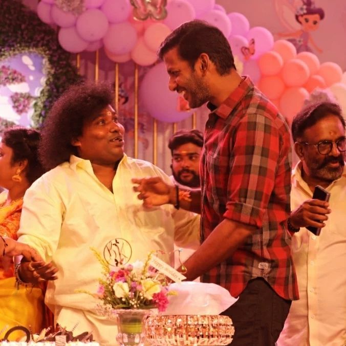 யோகிபாபு மகளின் முதல் பிறந்தநாள் கொண்டாட்டம்.! வந்து குவிந்த வெள்ளித்திரை பிரபலங்கள்.! 15