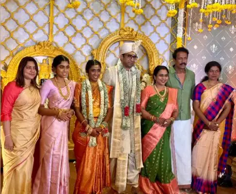 கோலாகலமாக நடந்து முடிந்த நடிகை விஜி சந்திரசேகரின் மகளின் திருமணம்.! வந்து குவிந்த பிரபலங்கள்.! 13